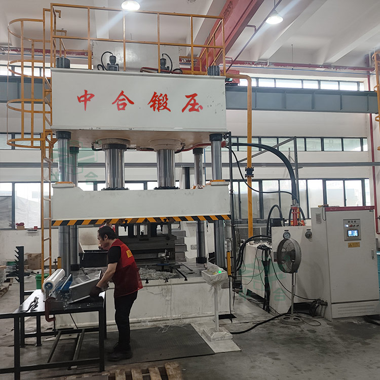 500吨不锈钢水槽拉伸液压机现场 500吨不锈钢水槽拉伸液压机现场