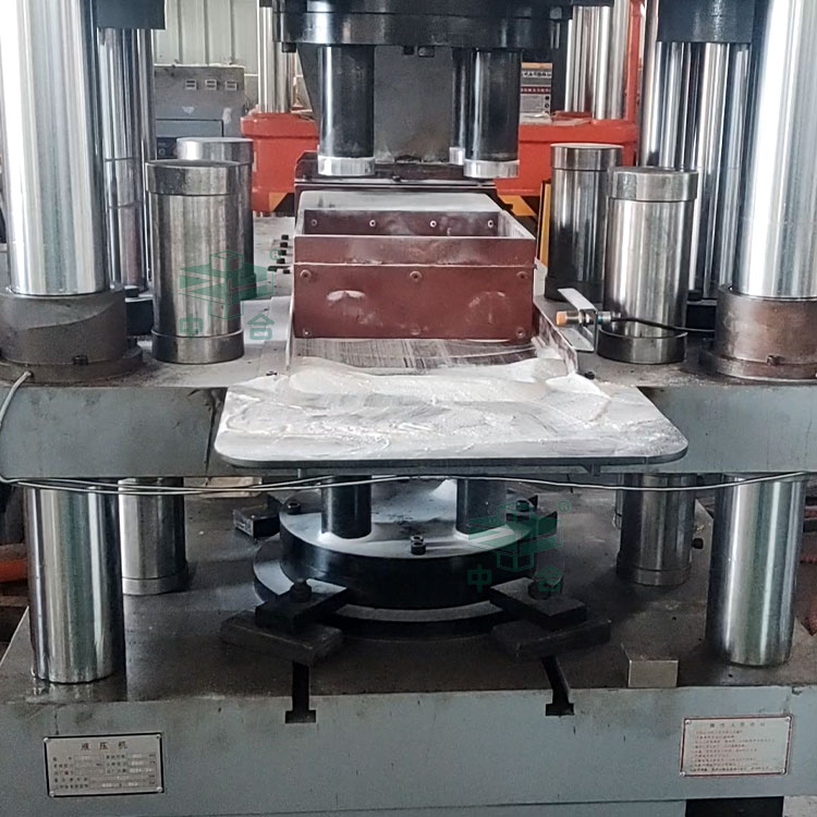 250吨粉末成型液压机车间试机.jpg 250吨粉末成型液压机车间试机.jpg