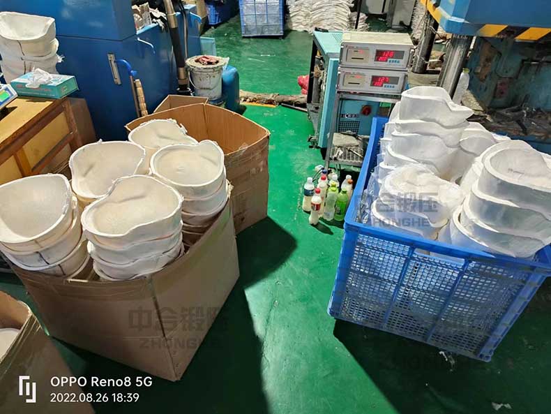 凯夫拉头盔半成品现场.jpg