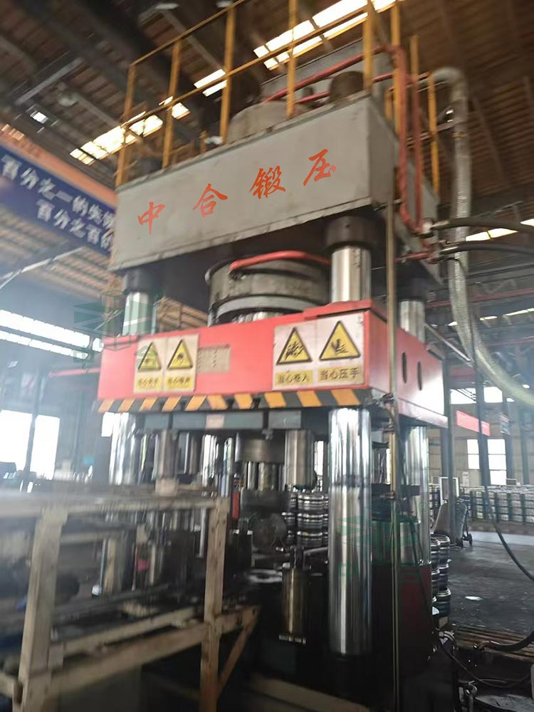 1000吨四柱液压机