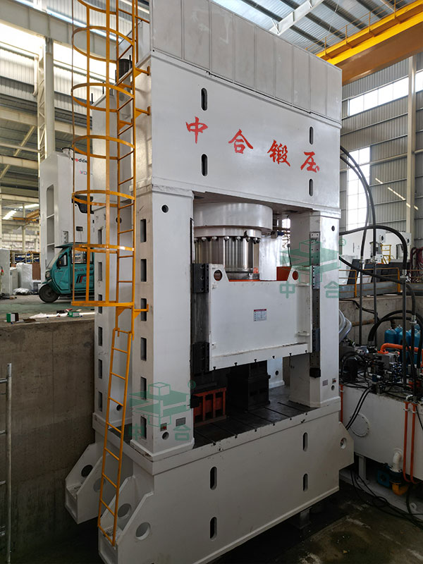 2500吨框架式液压机.jpg