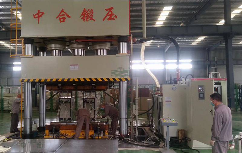 1500吨玻璃钢模压液压机现场 1500吨玻璃钢模压液压机现场