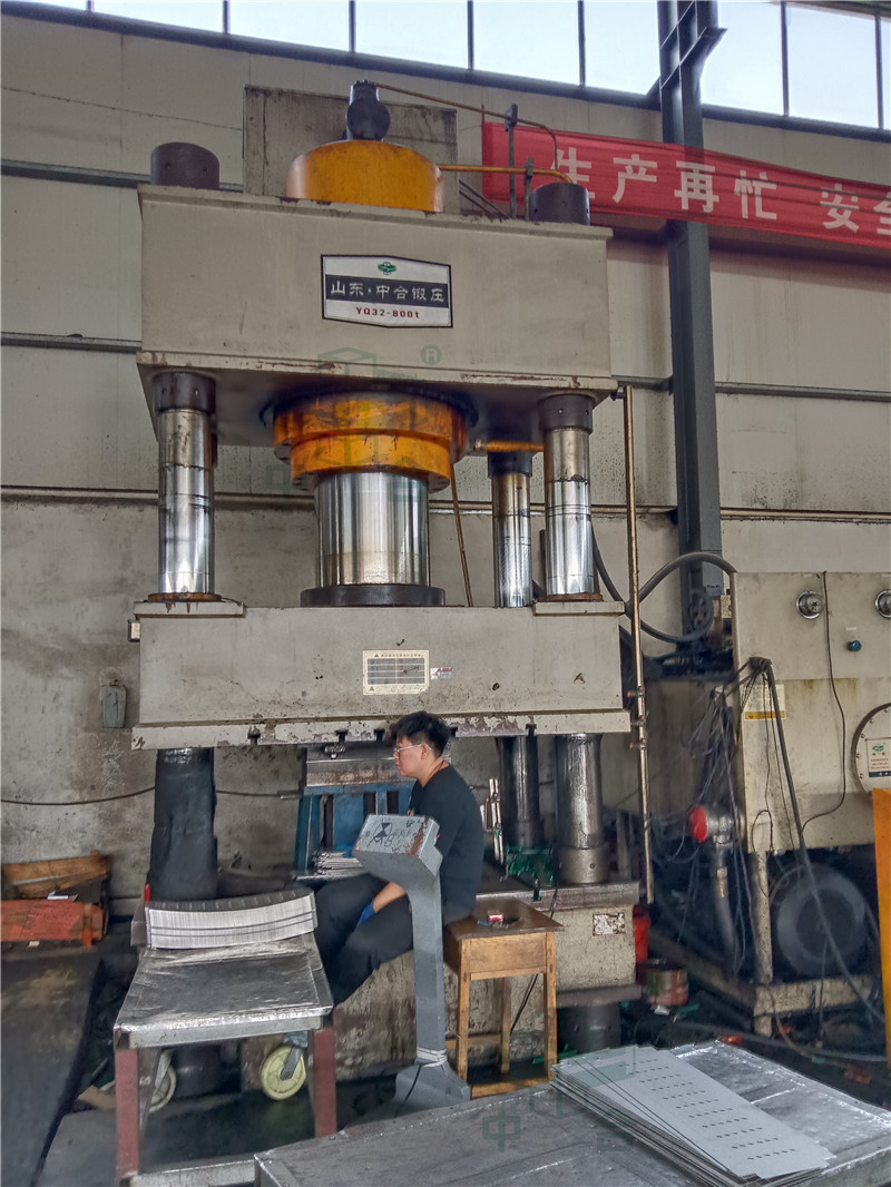 630吨地沟盖板成型液压机-不锈钢地沟盖板生产线(图1) 630吨地沟盖板成型液压机-不锈钢地沟盖板生产线(图1)